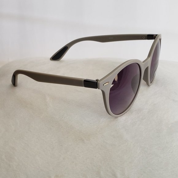 EdensCloset Exclusive Sunglasses - Picture 4 of 5